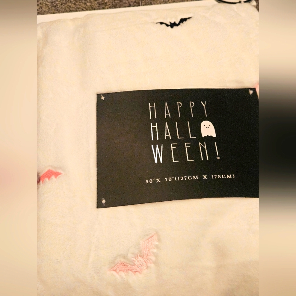 Cozy BATS Super Plush Throw Blanket Halloween Viral Tiktok 50x70 - Picture 3 of 4
